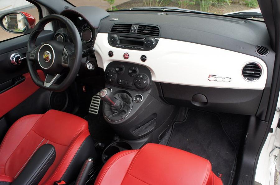  Fiat 500 Abarth 2012 года  (фото 27 из 121)